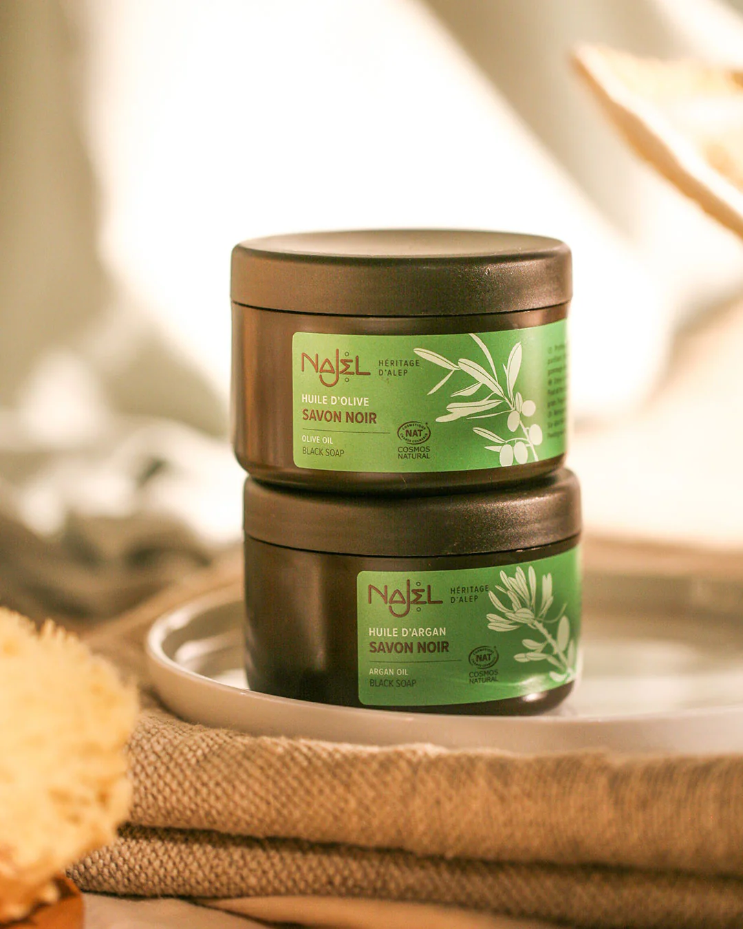 Sapun Negru de Alep Exfoliant cu Ulei de Masline, fara Parfum, Piele Sensibila, 180g - NAJEL - imagine 3